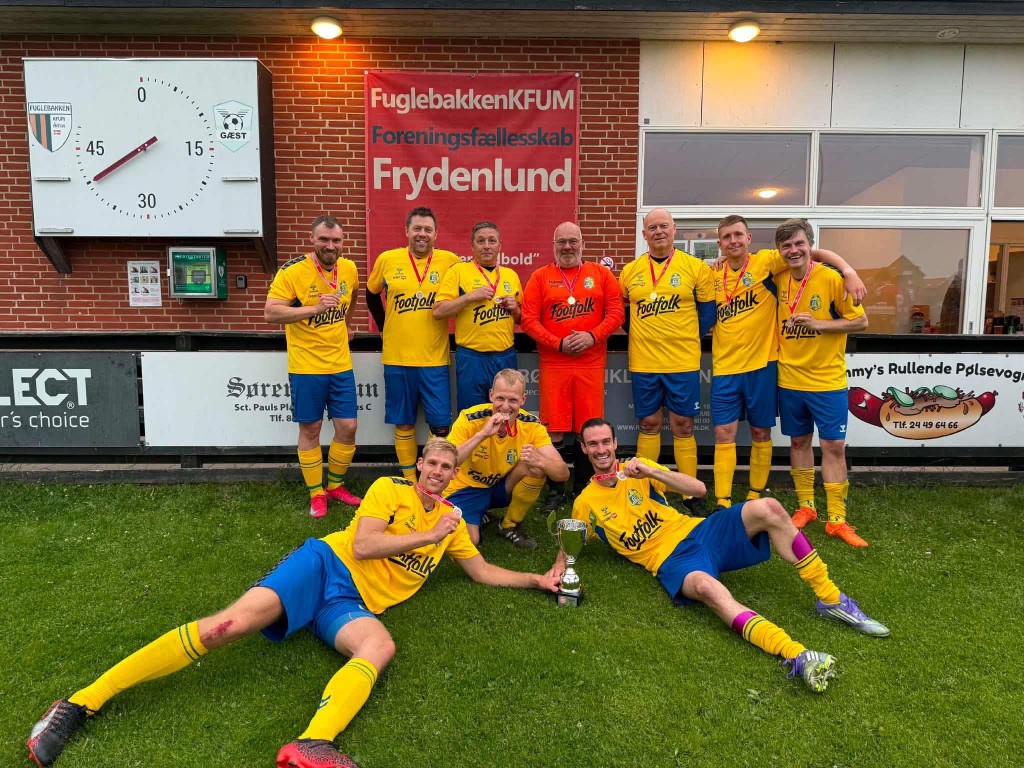 Fuglebakken KFUM celebrating with a trophy in Footfolk shirts